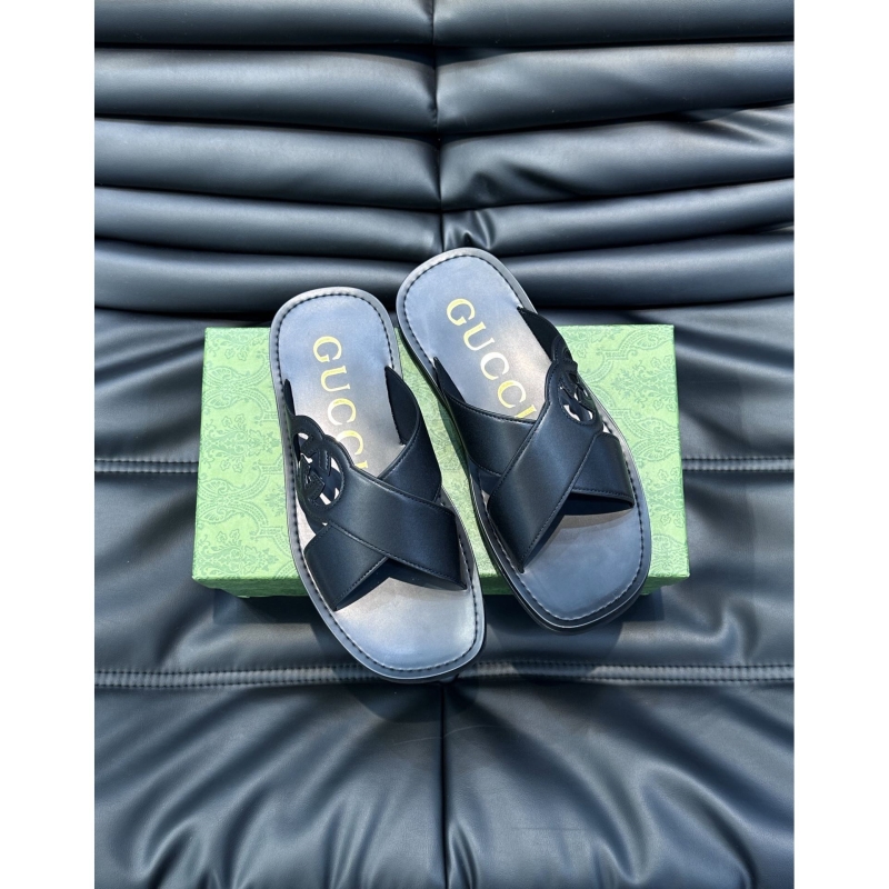 G*u*i slippers